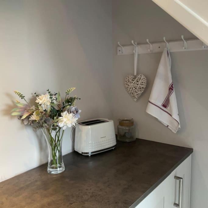 Pass The Keys Superb Space In The Idyllic Village Of Loppington Shrewsbury Exteriör bild